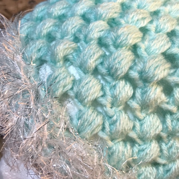 "Elsa" Handmade sparkle-brim knit hat for kids - Picture 4 of 4